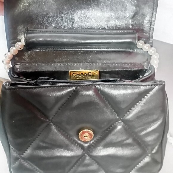 Classic Designer Inspired Quilted Pearl Hand Bag with Shoulder Strap Black - Picture 5 of 16